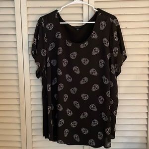 Torrid skull print short sleeve top